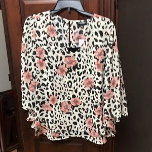 NWT Roz & Ali leopard print with flowers blouse with attached cami. Size L.